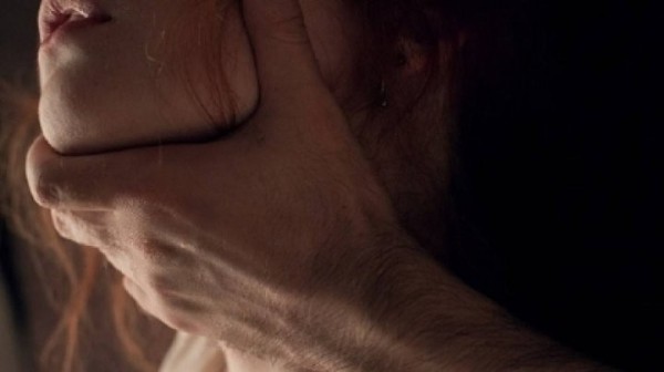 Мужчина не знал, что стал «актером» порно своей жены. Девушка продавала видео в интернете Мужчина не знал, что стал «актером» порно своей жены. Девушка продавала видео в интернете