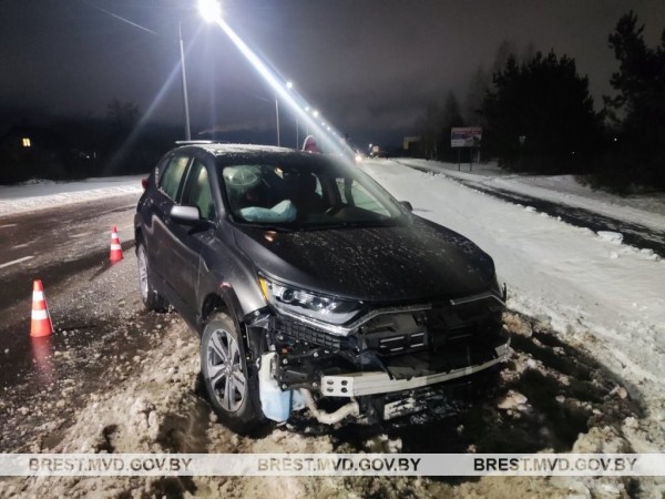 В Барановичах парни угнали чужой автомобиль и попали в ДТП В Барановичах парни угнали чужой автомобиль и попали в ДТП