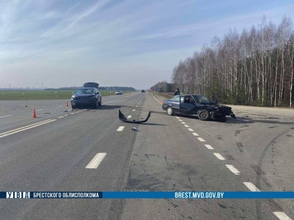 В Дрогичинском районе столкнулись автомобили. Кто виноват? В Дрогичинском районе столкнулись автомобили. Кто виноват?