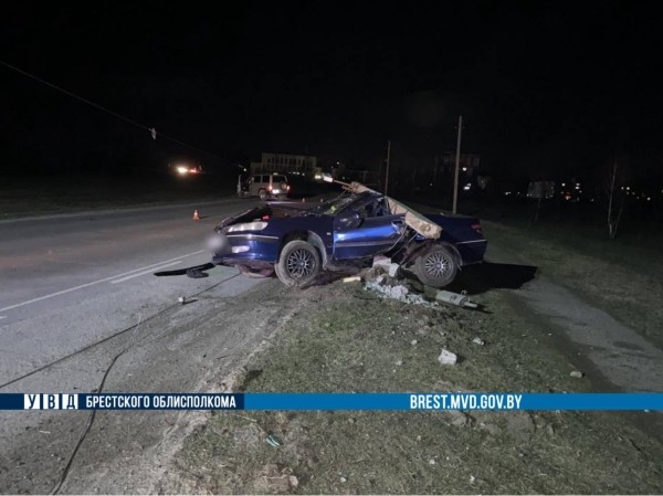 В Жабинке пьяный водитель врезался в опору ЛЭП