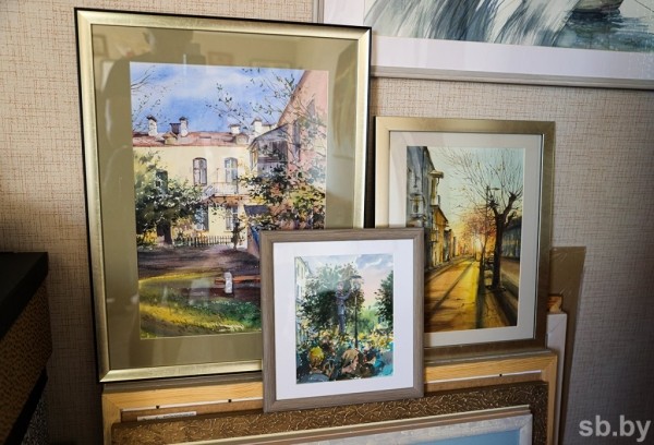 В Бресте открылась выставка «Где? Кто?» с изображениями уютных городских двориков В Бресте открылась выставка «Где? Кто?» с изображениями уютных городских двориков