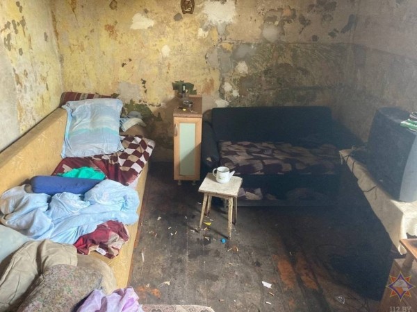 Работники МЧС спасли женщину на пожаре в Бресте