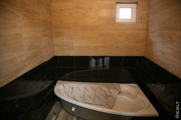 Белорус втайне построил на даче стильный дом и подарил его жене Белорус втайне построил на даче стильный дом и подарил его жене