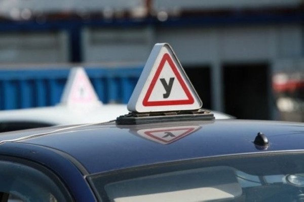 Правила поведения за рулем: инструкторы по вождению – о том, что их бесит