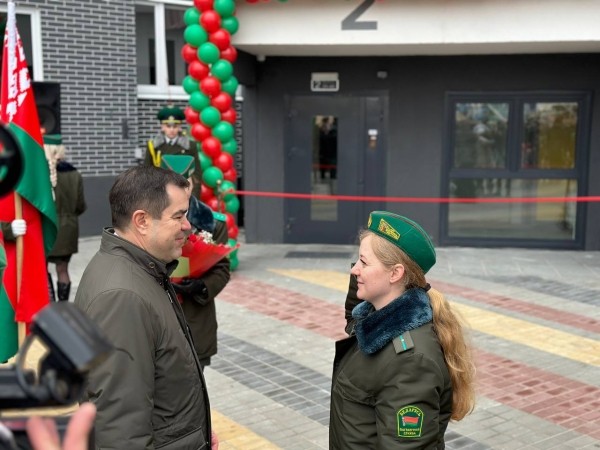 Брестским пограничникам вручили ключи от арендных квартир в новостройке