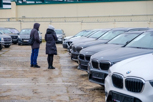 «Месяц-два можем не повышать цены». Как изменятся прайсы новых авто в ближайшее время