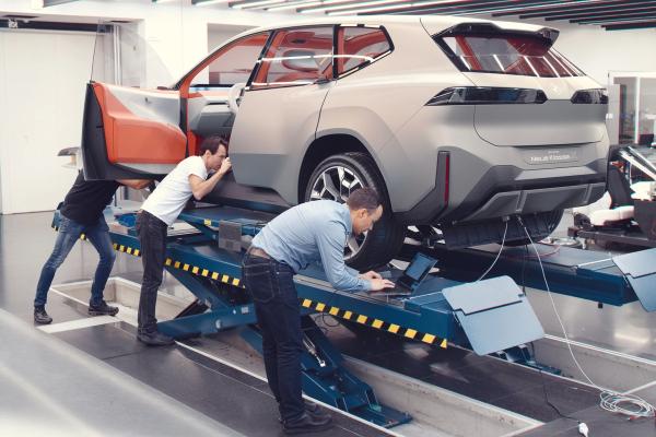 Представлен электрический кроссовер BMW «нового класса». Его дизайн разработал белорус