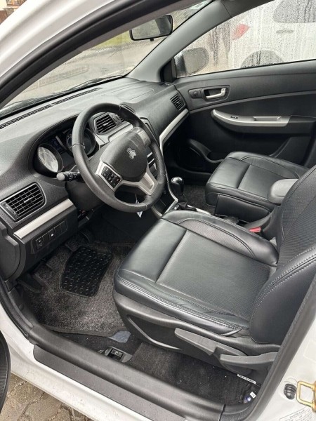 Тачка недели. В Беларуси уже можно купить новые машины иранской Saipa. Что по ценам?