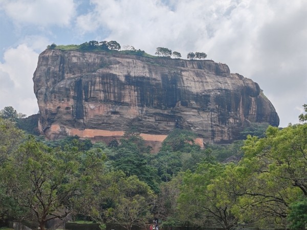 Двое суток провели в самолете — оно того стоило? Слетали на тропический остров посреди зимы и делимся впечатлениями