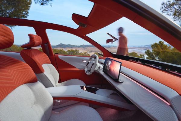 Представлен электрический кроссовер BMW «нового класса». Его дизайн разработал белорус