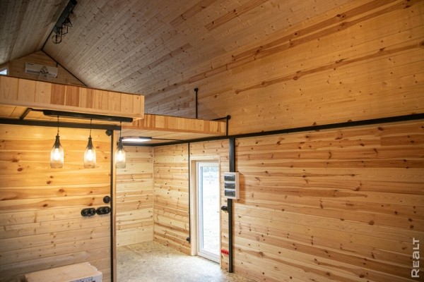 Белорус втайне построил на даче стильный дом и подарил его жене Белорус втайне построил на даче стильный дом и подарил его жене