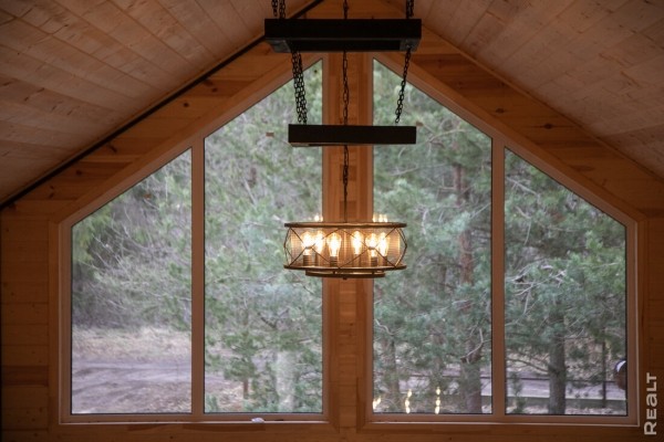 Белорус втайне построил на даче стильный дом и подарил его жене Белорус втайне построил на даче стильный дом и подарил его жене