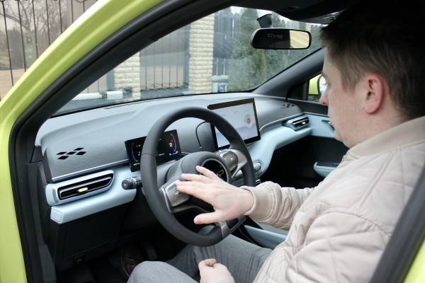 Брестский блогер Василий Пошелюк о BYD Seagull: «Больше 130 км/ч не едет. Зато может вскипятить чайник!»