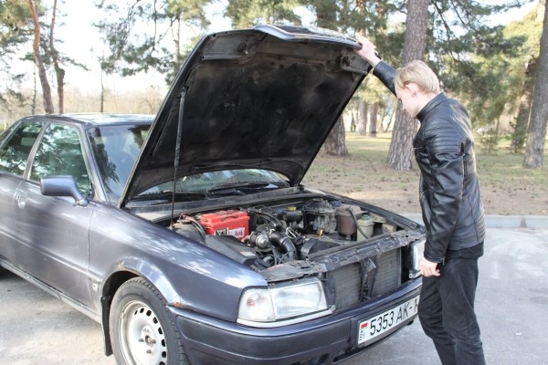 19-летний студент за год проехал более 40 000 км на отцовской Audi 80. А затем купил себе такую же!