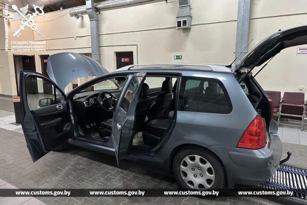 Брестские таможенники установили преступную схему ввоза европейских авто Брестские таможенники установили преступную схему ввоза европейских авто