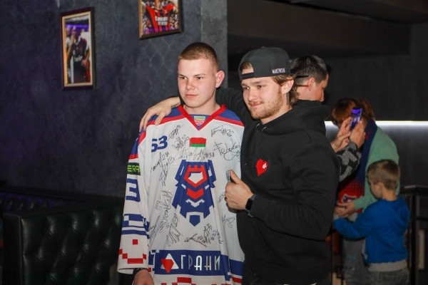 ХК «Брест» закрыл сезон душевной встречей с болельщиками