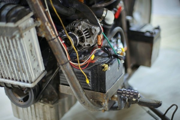 Рассказываем, как белорус примостил мотор 1.4 TDI от VW Polo на мотоцикл Рассказываем, как белорус примостил мотор 1.4 TDI от VW Polo на мотоцикл