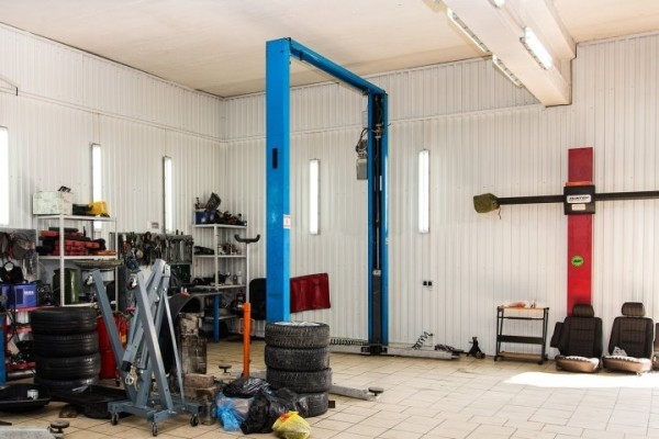 Брестчанам приходится записываться на СТО на две недели вперед