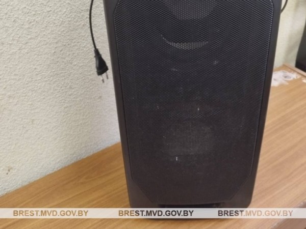 Музыкальную колонку украл знакомый у жителя Барановичей. Сумма ущерба составила около 450 рублей Музыкальную колонку украл знакомый у жителя Барановичей. Сумма ущерба составила около 450 рублей