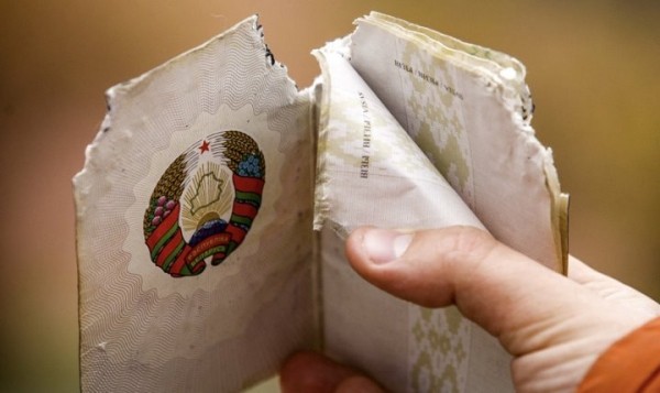 Вышла замуж — не поменяла паспорт. Сколько человек развернули на границе в 2024-м из-за проблемных документов