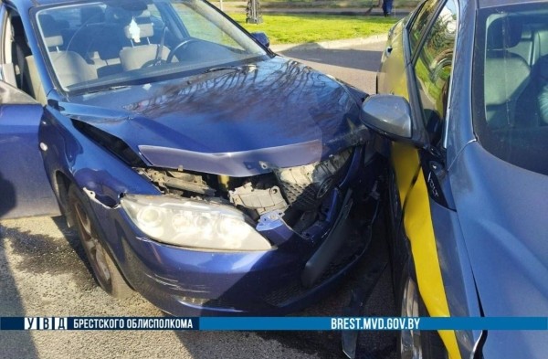 Утром в Бресте произошло ДТП с участием автомобиля такси Утром в Бресте произошло ДТП с участием автомобиля такси