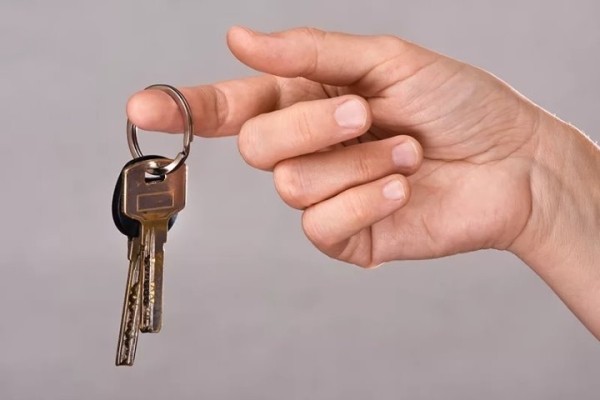 Зачем виновник ДТП «избавился» от машин и квартиры? Случай в Брестской области