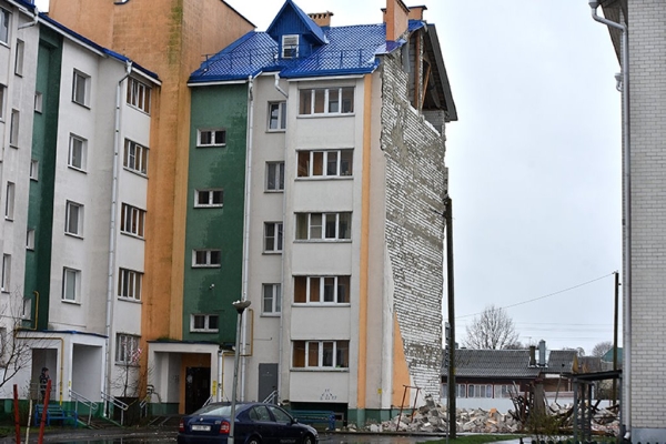 В доме под Гомелем обрушилась стена