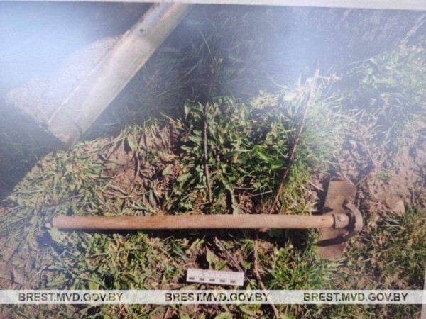 В Ивацевичском районе мужчина разбил окно в доме своей знакомой В Ивацевичском районе мужчина разбил окно в доме своей знакомой