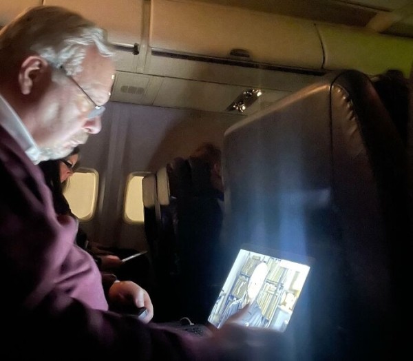 На фото показали пассажиров самолетов, которым нужно запретить летать