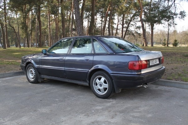 19-летний студент за год проехал более 40 000 км на отцовской Audi 80. А затем купил себе такую же!