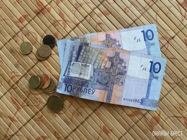 В Беларуси более 10 тысяч человек получают зарплату более 10 тысяч рублей. Где они работают?