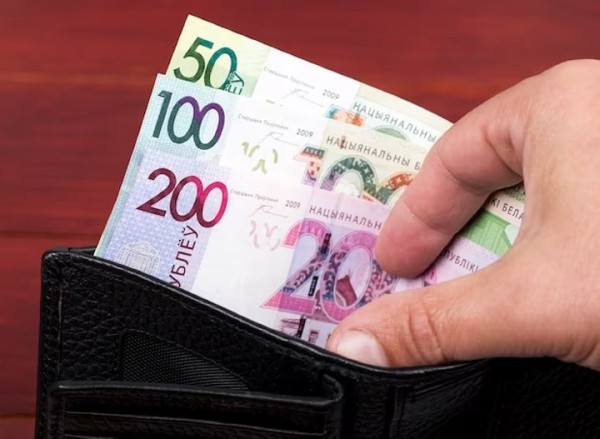 Белорус убедил 17 человек отдать ему 227 000 рублей Белорус убедил 17 человек отдать ему 227 000 рублей