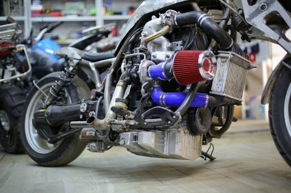 Рассказываем, как белорус примостил мотор 1.4 TDI от VW Polo на мотоцикл Рассказываем, как белорус примостил мотор 1.4 TDI от VW Polo на мотоцикл