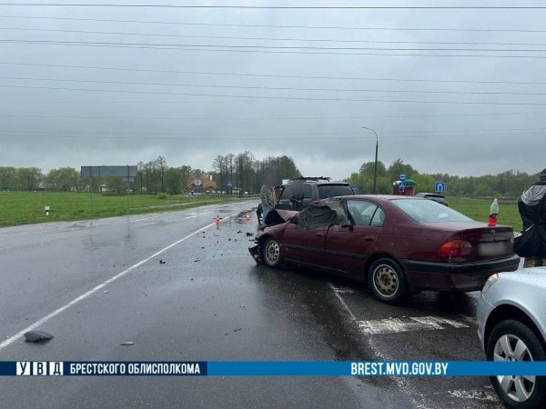 В Бресте столкнулись Dodge и Toyota. Подробности ДТП