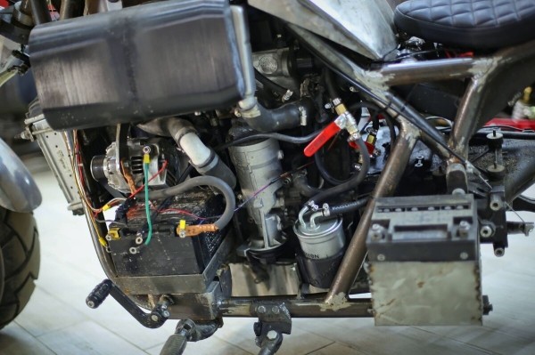 Рассказываем, как белорус примостил мотор 1.4 TDI от VW Polo на мотоцикл Рассказываем, как белорус примостил мотор 1.4 TDI от VW Polo на мотоцикл