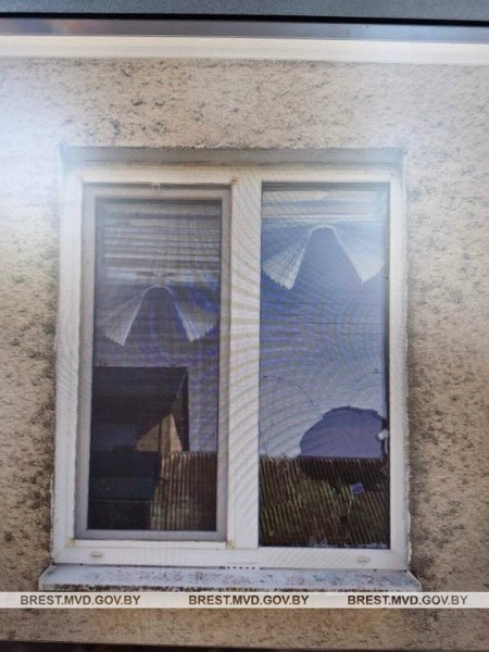 В Ивацевичском районе мужчина разбил окно в доме своей знакомой В Ивацевичском районе мужчина разбил окно в доме своей знакомой