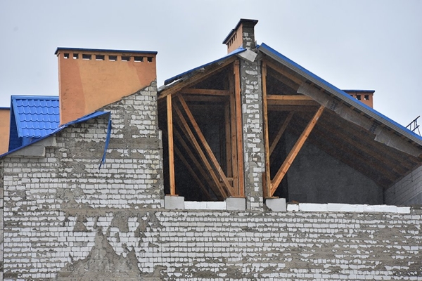 В доме под Гомелем обрушилась стена