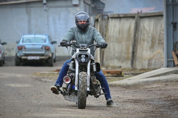 Рассказываем, как белорус примостил мотор 1.4 TDI от VW Polo на мотоцикл Рассказываем, как белорус примостил мотор 1.4 TDI от VW Polo на мотоцикл