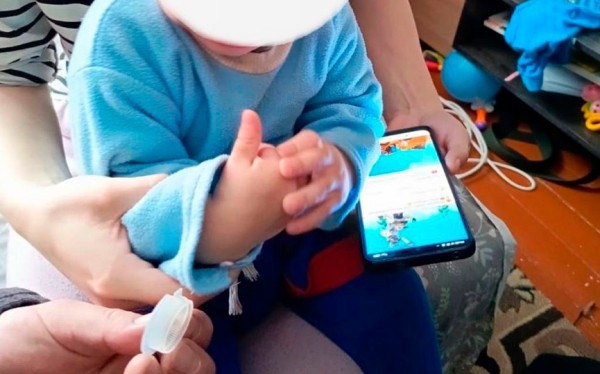 В Барановичах у ребенка застрял в трубке палец. На помощь пришли спасатели В Барановичах у ребенка застрял в трубке палец. На помощь пришли спасатели