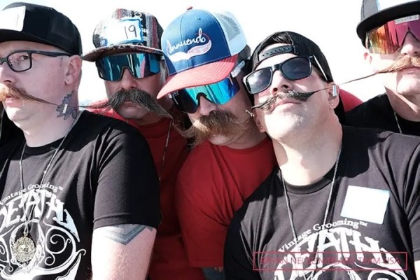 Мужчины с длинными усами и бородой установили новый мировой рекорд