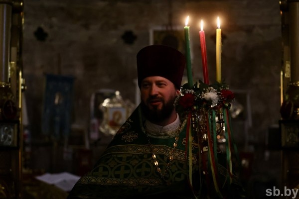 Фотофакт. Торжественное богослужение в Свято-Николаевском гарнизонном храме Бреста