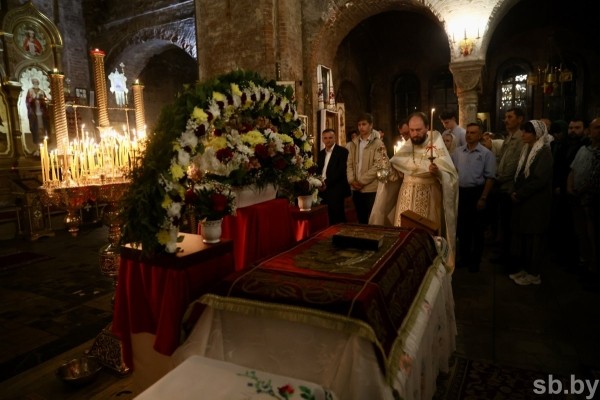 Фотофакт. Торжественное богослужение в Свято-Николаевском гарнизонном храме Бреста