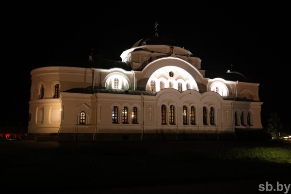 Фотофакт. Торжественное богослужение в Свято-Николаевском гарнизонном храме Бреста