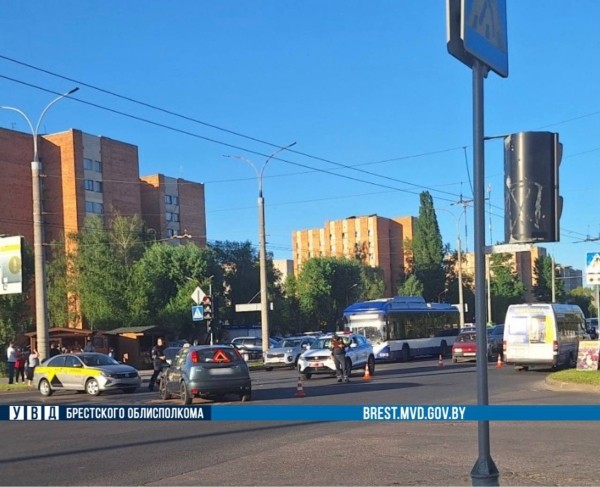 В Бресте такси попало в ДТП. Рассказываем подробности В Бресте такси попало в ДТП. Рассказываем подробности