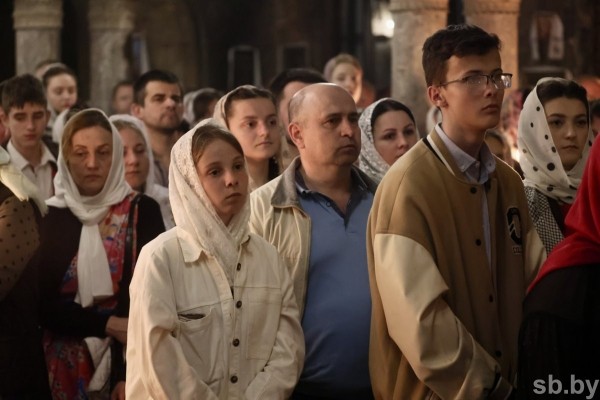 Фотофакт. Торжественное богослужение в Свято-Николаевском гарнизонном храме Бреста