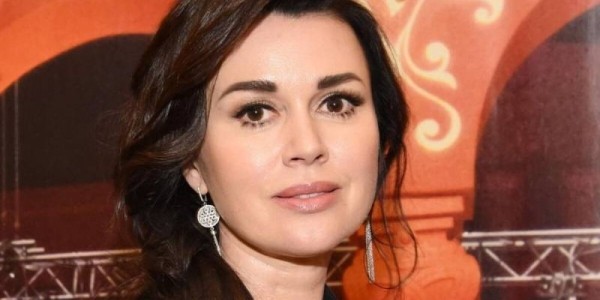 
												Умерла актриса Анастасия Заворотнюк
											