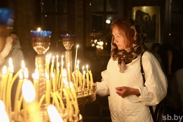 Фотофакт. Торжественное богослужение в Свято-Николаевском гарнизонном храме Бреста