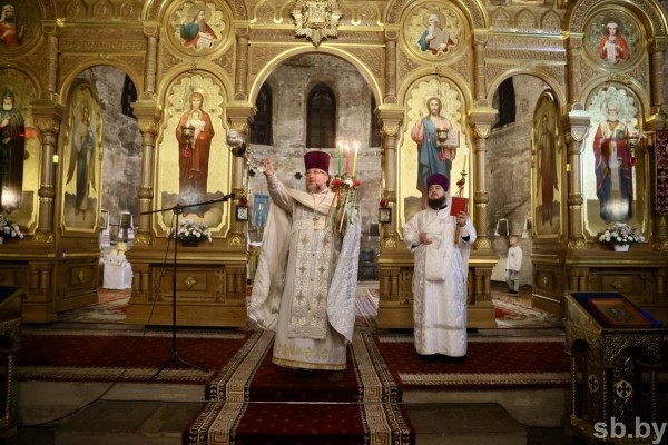 Фотофакт. Торжественное богослужение в Свято-Николаевском гарнизонном храме Бреста