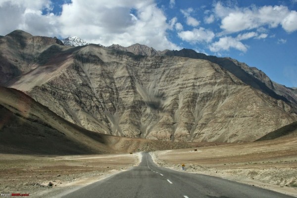 Показываем 10 самых необычных дорог мира Показываем 10 самых необычных дорог мира