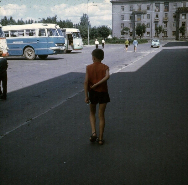 У гостиницы «Буг». Брест, 1968 год
             
                У гостиницы «Буг». Брест, 1968 год